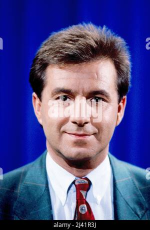 Jan Hofer, deutscher Nachrichtensprecher und Moderator, bei einem Porträtfotoshooting, Deutschland um 1987. Stockfoto