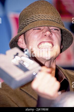 Thomas D, deutscher Hip-Hopper aus der Gruppe 'die Fantastischen vier' als Preisträger bei den MTV Europe Awards in Mailand, Italien 1998. Stockfoto