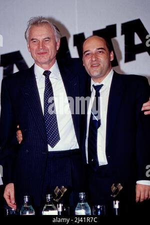 Hans Modrow und Gregor Gysi, deutscher Rechtsanwalt und Politiker, bei der letzten Wahl zur Volkskammer der DDR, Deutschland 1990. Stockfoto