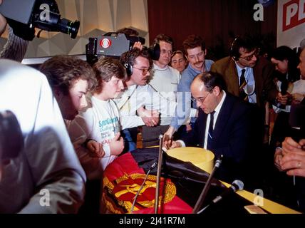 Gregor Gysi, deutscher Rechtsanwalt und Politiker, bei der letzten Wahl zur Volkskammer der DDR, Deutschland 1990. Stockfoto