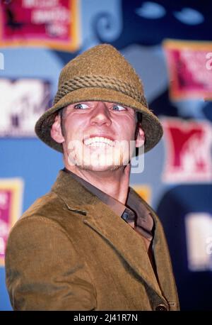 Thomas D, deutscher Hip-Hopper aus der Gruppe 'die Fantastischen vier' als Preisträger bei den MTV Europe Awards in Mailand, Italien 1998. Stockfoto