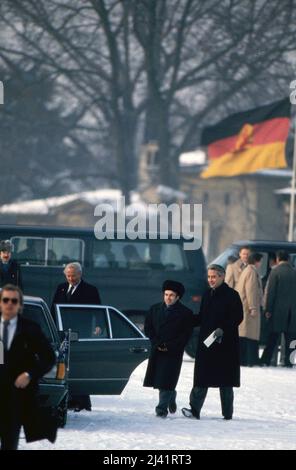 Beim Agentenaustausch auf der Glienicker Brücke über die Havel zwischen Berlin und Potsdam, Deutschland 1986. Stockfoto