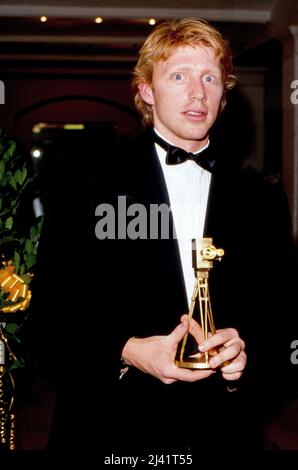 Boris Becker, deutscher Tennisspieler, bei der Verleihung der Goldenen Kamera, Deutschland 1990. Stockfoto