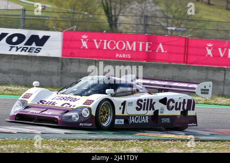 Scarperia, 3. April 2022: Jaguar XJR-12 #1 Jahr 1990 ex Brundle - Ferte - Leslie im Einsatz während des Mugello Classic 2022 auf dem Kurs Mugello in Italien. Stockfoto