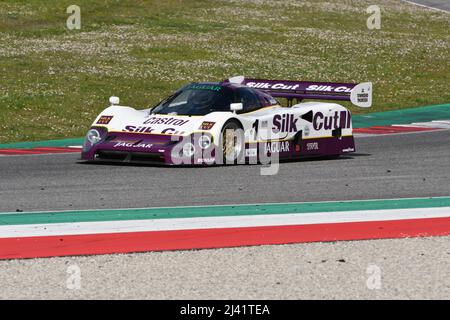 Scarperia, 3. April 2022: Jaguar XJR-12 #1 Jahr 1990 ex Brundle - Ferte - Leslie im Einsatz während des Mugello Classic 2022 auf dem Kurs Mugello in Italien. Stockfoto