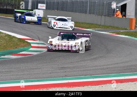 Scarperia, 3. April 2022: Jaguar XJR-12 #1 Jahr 1990 ex Brundle - Ferte - Leslie im Einsatz während des Mugello Classic 2022 auf dem Kurs Mugello in Italien. Stockfoto