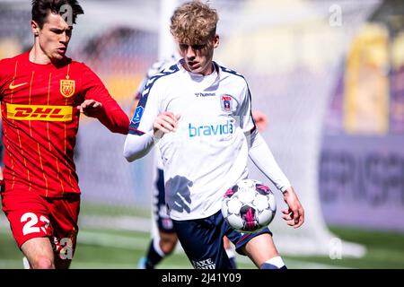 Farum, Dänemark. 10., April 2022. Albert Gronbaek (27) von Aarhus GF beim Superliga-Spiel 3F zwischen FC Nordsjaelland und Aarhus GF rechts im Dream Park in Farum. (Bildnachweis: Gonzales Photo - Dejan Obretkovic). Stockfoto