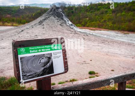 Schlammvulkan oder Schlammkuppel Salse di Nirano in Italien natürliche geologische Stätte Stockfoto