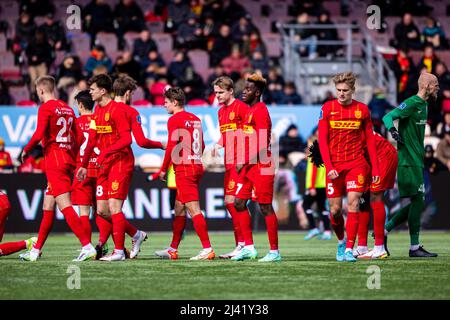 Farum, Dänemark. 10., April 2022. Die Spieler des FC Nordsjaelland sahen sich während des Superliga-Spiels 3F zwischen dem FC Nordsjaelland und Aarhus GF rechts vom Dream Park in Farum an. (Bildnachweis: Gonzales Photo - Dejan Obretkovic). Stockfoto