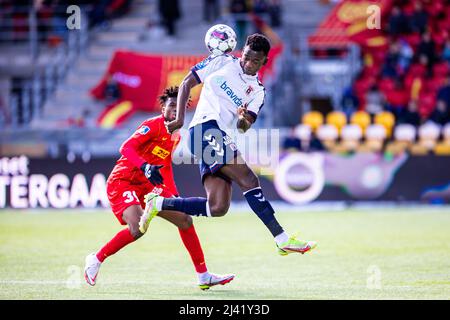 Farum, Dänemark. 10., April 2022. Mustapha Bundu (7) von Aarhus GF beim Superliga-Spiel 3F zwischen FC Nordsjaelland und Aarhus GF rechts im Dream Park in Farum. (Bildnachweis: Gonzales Photo - Dejan Obretkovic). Stockfoto