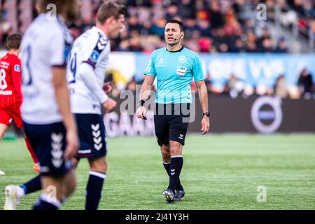 Farum, Dänemark. 10., April 2022. Schiedsrichter Sandi Putros, der beim Superliga-Spiel 3F zwischen dem FC Nordsjaelland und Aarhus GF rechts vom Dream Park in Farum gesehen wurde. (Bildnachweis: Gonzales Photo - Dejan Obretkovic). Stockfoto