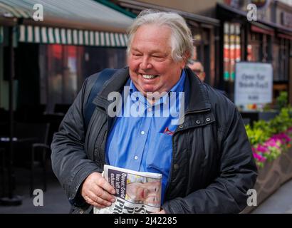 London, Großbritannien. 11. April 2022. Der Radiomoderator und Talkshow-Moderator von LBC, Nick Ferrari, verlässt die Büros von Global Radio. Kredit: Karl Black/Alamy Live Nachrichten Stockfoto