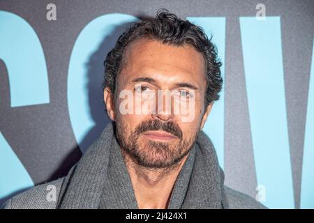 New York, Usa. 10. April 2022. William Abadie nimmt an der New York Screening-Vorführung „The Unertraable Weight of Massive Talent“ bei Regal Essex Crossing in New York City Teil. (Foto von Ron Adar/SOPA Images/Sipa USA) Quelle: SIPA USA/Alamy Live News Stockfoto