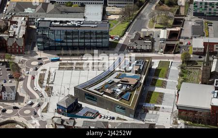 Luftaufnahme des University of Central Lancashire Student Center & des Engineering and Innovation Center, University Square, Preston, Lancashire Stockfoto