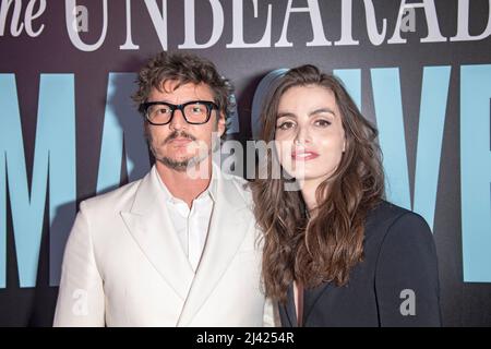 New York, Usa. 10. April 2022. Pedro Pascal und Lux Pascal nehmen an der New Yorker Vorführung „The Unertraable Weight of Massive Talent“ bei Regal Essex Crossing in New York City Teil. (Foto von Ron Adar/SOPA Images/Sipa USA) Quelle: SIPA USA/Alamy Live News Stockfoto