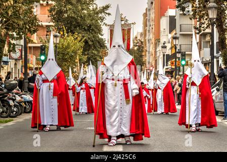 Prozession des Real Hermandad del Santo Caliz während der Karwoche (Semana Santa) in Valencia, Spanien Stockfoto