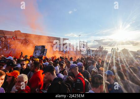 Melbourne, Victoria, Australien. 10. April 2022. MELBOURNE, AUSTRALIEN - 10. APRIL: Fanstimmung nach dem Rennen beim Formel-1-Grand-Prix von Australien 2022 am 10.. April 2022 (Bildquelle: © Chris Putnam/ZUMA Press Wire) Stockfoto