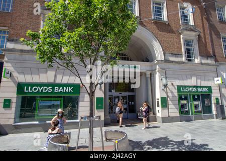 EXETER, Großbritannien - 18. JULI 2021 Zweigstelle der Lloyds Bank an der High Street Stockfoto