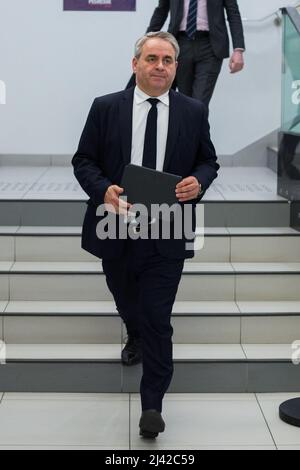 Xavier Bertrand nimmt an der Republikanerversammlung im LR Headquarter Teil - LR ist eine liberal-konservative Partei der Mitte-Rechts am 11. April 2022 in Paris, Frankreich. Foto von Nasser Berzane/ABACAPRESS.COM Stockfoto