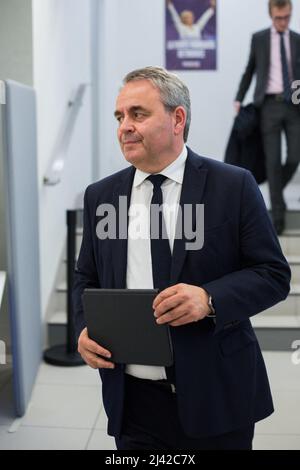 Xavier Bertrand nimmt an der Republikanerversammlung im LR Headquarter Teil - LR ist eine liberal-konservative Partei der Mitte-Rechts am 11. April 2022 in Paris, Frankreich. Foto von Nasser Berzane/ABACAPRESS.COM Stockfoto