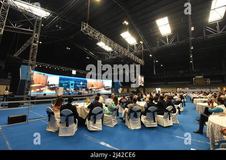 11. April 2022, Kalkutta, Westbengalen, Indien: Mamata Banerjee, Der Premierminister von Westbengalen weiht die Biswa Bangla Mela Prangan, ehemals Milan Mela, ein, das ständige Messegelände nach einer vollständigen Überholung der Infrastruktur. Das umgestaltete Mela-Gelände, das sich über 25 Acres erstreckt und 352 Rs Crore kostet. Das Gelände, das voraussichtlich mehr als 5.000 Personen aufnehmen wird, verfügt über zwei große klimatisierte Pavillons, die jeweils 120m mal 75m groß sind. Die Einrichtungen haben sich auf 31.894 qm heraufgekommen Es verfügt über eine hochmoderne Kongresshalle und einen mehrstöckigen Parkplatz mit einer Kapazität von etwa 600 Personen Stockfoto