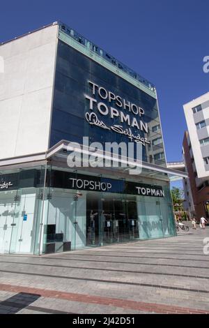 EXETER, Großbritannien - 18. JULI 2021 Zweigstelle von Topshop und Topman im Prinesshay Einkaufszentrum Stockfoto