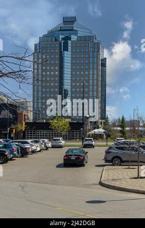 Scarborough, Toronto, Kanada, April 2021 - modernes Telus-Firmengebäude im Stadtzentrum von Scarborough Stockfoto