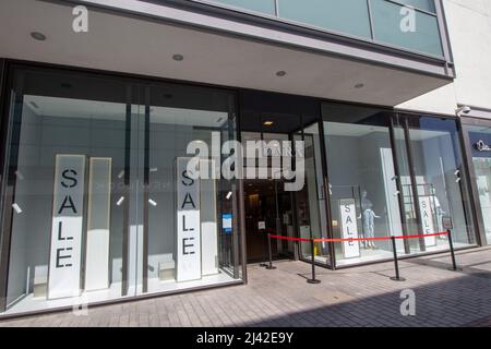 EXETER, Großbritannien - 18. JULI 2021 Filiale des Damenmode-Stores Zara im Einkaufszentrum Prinesshay Stockfoto