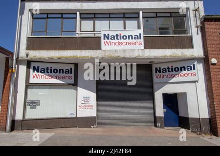 EXETER, Großbritannien – am 18. JULI 2021 wurde die Niederlassung von National Windscreens in der Summerland Street geschlossen Stockfoto