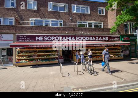 EXETER, Großbritannien – 18. JULI 2021 Mesopotamia Food Bazaar in der Sidwell Street Stockfoto