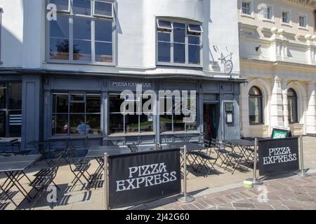 EXETER, Großbritannien - 18. JULI 2021 Pizza Express Restaurant in Cathedral Yard Stockfoto