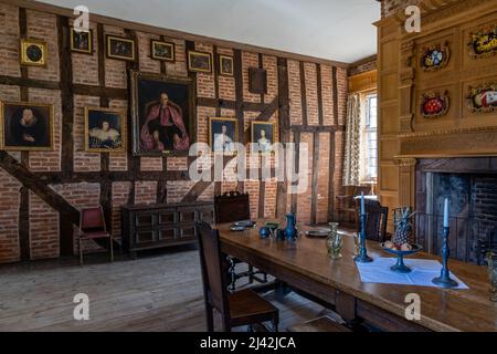 The Great Chamber in Harvington Hall, einem mittelalterlichen, elisabethanischen Herrenhaus aus dem 16.. Jahrhundert in Worcestershire, England, Großbritannien Stockfoto