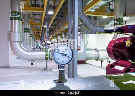 Maschinenhalle für Kühlanlagen in der Nähe Stockfoto