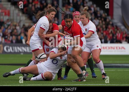 Sisilia Tuipulotu in Aktion für Wales Women gegen England, TikTok Women's Six Nations. Gloucester, Großbritannien, 9. April 2022. Kredit Penallta Photographics Stockfoto