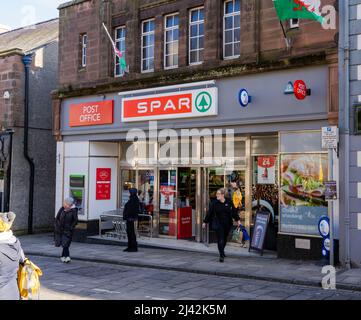 Conwy Wales UK April 2022 Spar Mini Market Store Front an der Hauptstraße der Stadt Stockfoto