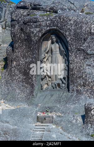 Skulptur der Senhora da Boa Estrela im Nationalpark Serra da Estrela in Portugal. Stockfoto