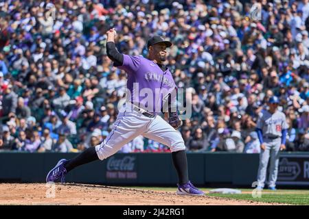 Denver CO, USA. 10. April 2022. Colorado Pitcher Antonio Senzatela (49) wirft einen Pitch während des Spiels mit Los Angeles Dodgers und Colorado Rockies, das im Coors Field in Denver Co. David Seelig/Cal Sport Medi stattfand. Kredit: csm/Alamy Live Nachrichten Stockfoto