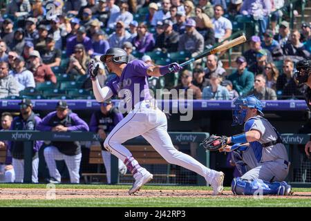 Denver CO, USA. 10. April 2022. Colorado Center Fielder Yonathan Daza (2) in Aktion während des Spiels mit Los Angeles Dodgers und Colorado Rockies im Coors Field in Denver Co. David Seelig/Cal Sport Medi. Kredit: csm/Alamy Live Nachrichten Stockfoto