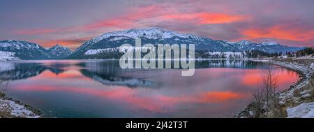 Panorama bei Sonnenuntergang mit Chief Joseph Mountain, Wallowa Lake, Oregon Stockfoto