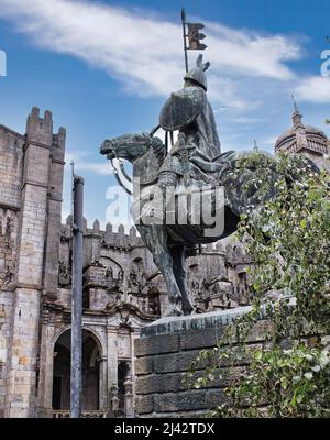 Die wunderschöne und farbenfrohe Stadt Porto, deren historisches Zentrum zum UNESCO-Weltkulturerbe gehört, ist eines der beliebtesten Reiseziele in Europa. Stockfoto