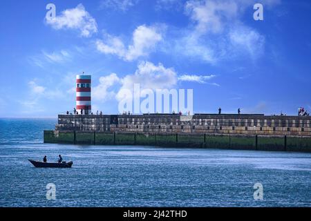 Die wunderschöne und farbenfrohe Stadt Porto, deren historisches Zentrum zum UNESCO-Weltkulturerbe gehört, ist eines der beliebtesten Reiseziele in Europa. Stockfoto