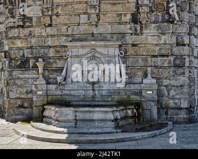 Die wunderschöne und farbenfrohe Stadt Porto, deren historisches Zentrum zum UNESCO-Weltkulturerbe gehört, ist eines der beliebtesten Reiseziele in Europa. Stockfoto