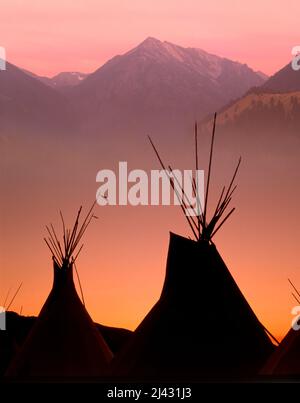 Tipis während der Chief Joseph Days am Wallowa Lake, Oregon, Doppelbelichtung Stockfoto