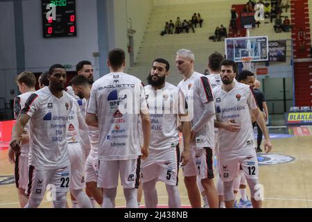 Cremona, Italien. 10. April 2022. Bertram Yachts Tortona während Vanoli Basket Cremona vs Bertram Derthona Tortona, Italienische Basketball A Serie Championship in Cremona, Italien, April 10 2022 Kredit: Unabhängige Fotoagentur/Alamy Live Nachrichten Stockfoto