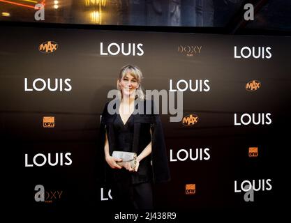 Amsterdam, Niederlande. 11. April 2022. AMSTERDAM - Marianne Timmer auf dem roten Teppich vor der Premiere von LOUIS. Der Dokumentarfilm handelt vom Leben des Nationaltrainers Louis van Gaal. ANP KIPPA KOEN VAN WEEL Credit: ANP/Alamy Live News Stockfoto