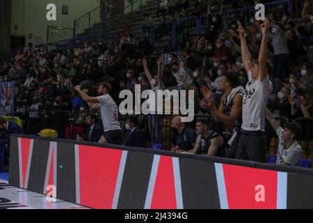 Cremona, Italien. 10. April 2022. Vanoli Cremona während Vanoli Basket Cremona vs Bertram Derthona Tortona, Italienische Basketball A Serie Championship in Cremona, Italien, April 10 2022 Quelle: Independent Photo Agency/Alamy Live News Stockfoto