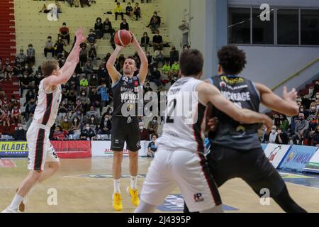 PalaRadi, Cremona, Italien, 10. April 2022, ADAS Juskevicius (Vanoli Cremona) während der Vanoli Basket Cremona gegen Bertram Derthona Tortona - italienische Baske Stockfoto