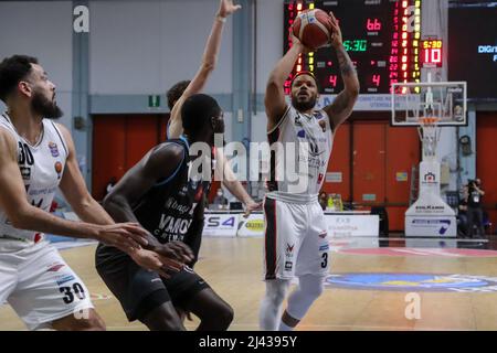 PalaRadi, Cremona, Italien, 10. April 2022, Chrisopher Wright (Bertram Yachts Tortona) während der Vanoli Basket Cremona gegen Bertram Derthona Tortona - Ital Stockfoto