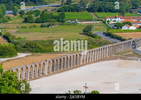 Aquädukt in Obidos Stadt in Portugal. Stockfoto