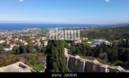 Bellapais Kloster Dorf am Berg in Kyrenia, Nordzypern Stockfoto